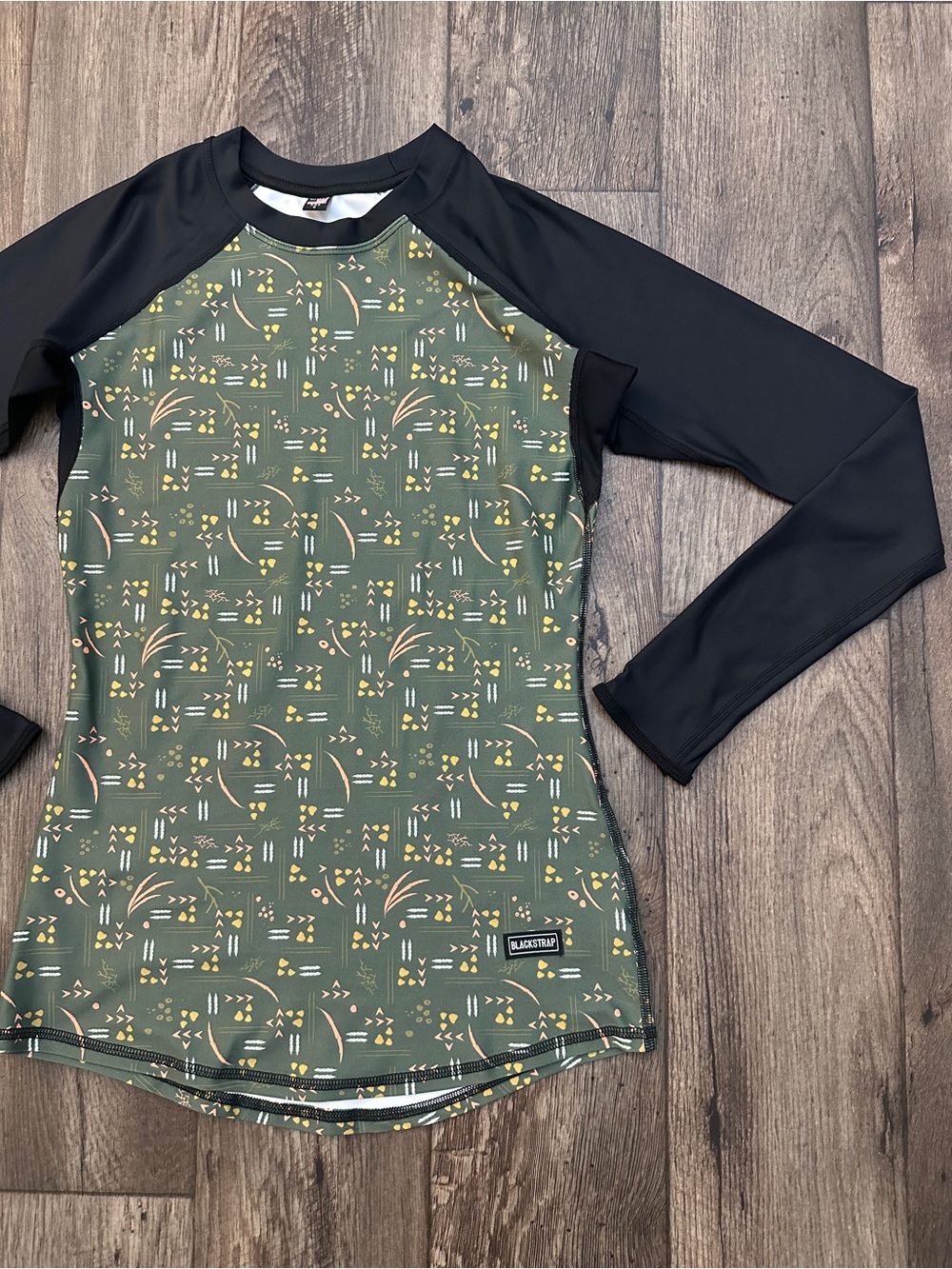 Blackstrap Contoured Stretch Fit Base layer Top Women’s Size S Green Black